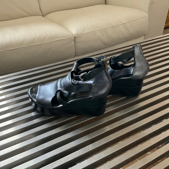 MJUS metallic black leather platform sandals - Picture 1 of 3